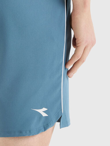 Shorts with contrast logo detail - 3