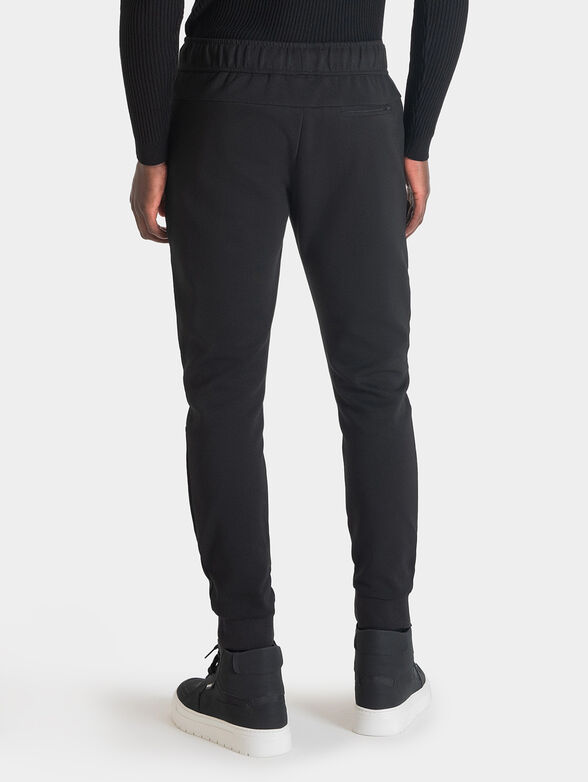Sports pants with zippers - 2