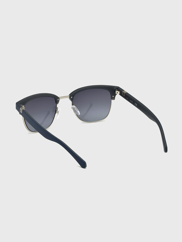 Sunglasses with logo - 3
