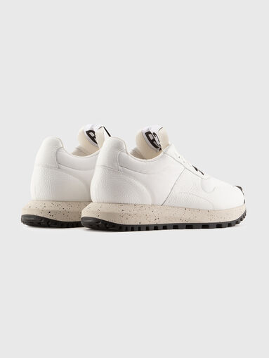 Sports shoes with logo - 3