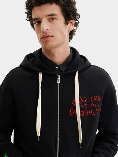 Black sweatshirt with contrasting element - 4