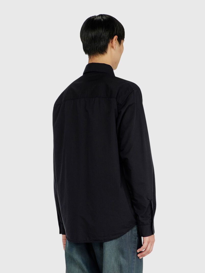 Black shirt with an embroidered logo - 3