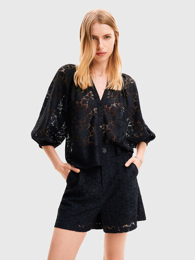 Black shorts with floral embroidery - 4