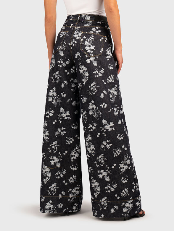 Wide leg jeans with floral print - 2