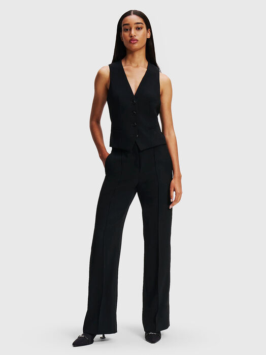 Beige trousers with crease