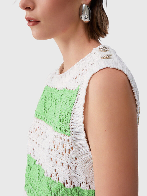 Sleeveless knitted sweater - 4