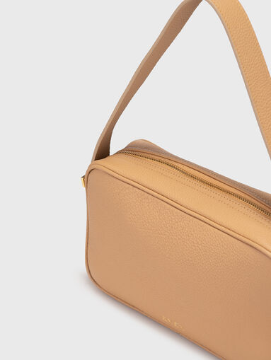 Small leather bag with logo in beige - 5