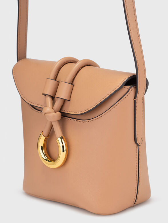 Beige crossbody bag with gold details - 5