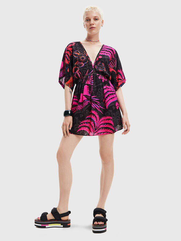 Beach dress with tropical accents - 4