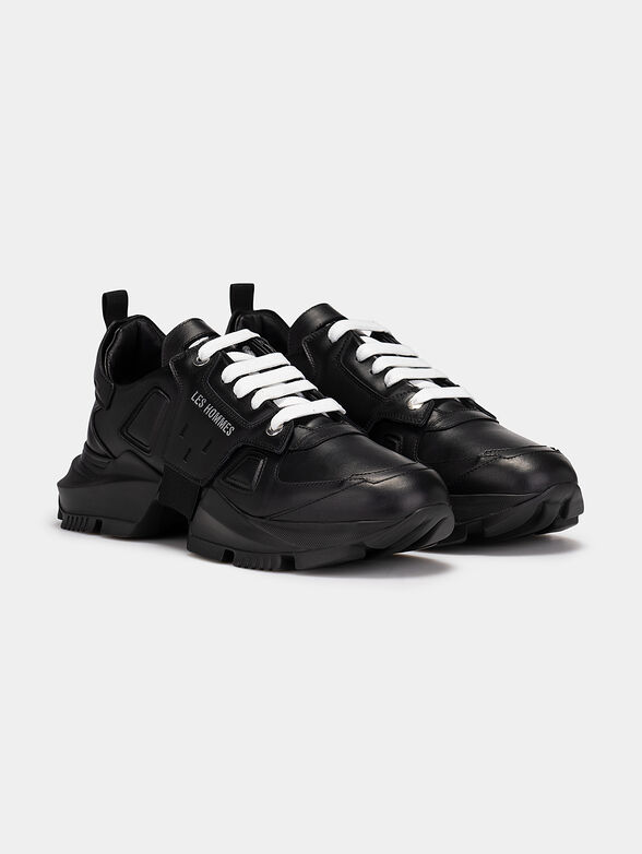 Black sports shoes with accent sole - 2