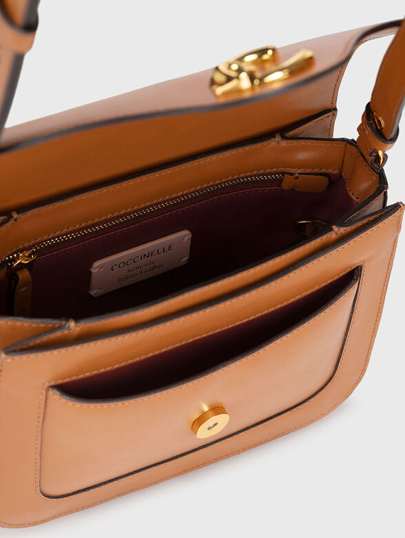 Leather crossbody bag with gold details - 6