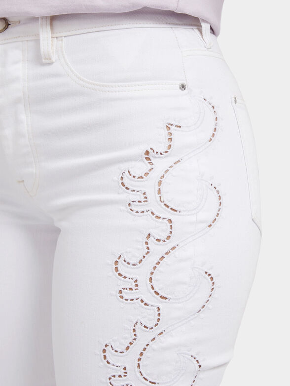 Jeans with embroidery - 3