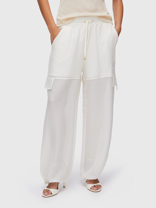 Cargo pants with a mesh texture