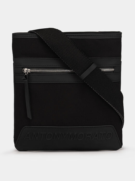 Черна кросбоди чанта с релефно лого - 1