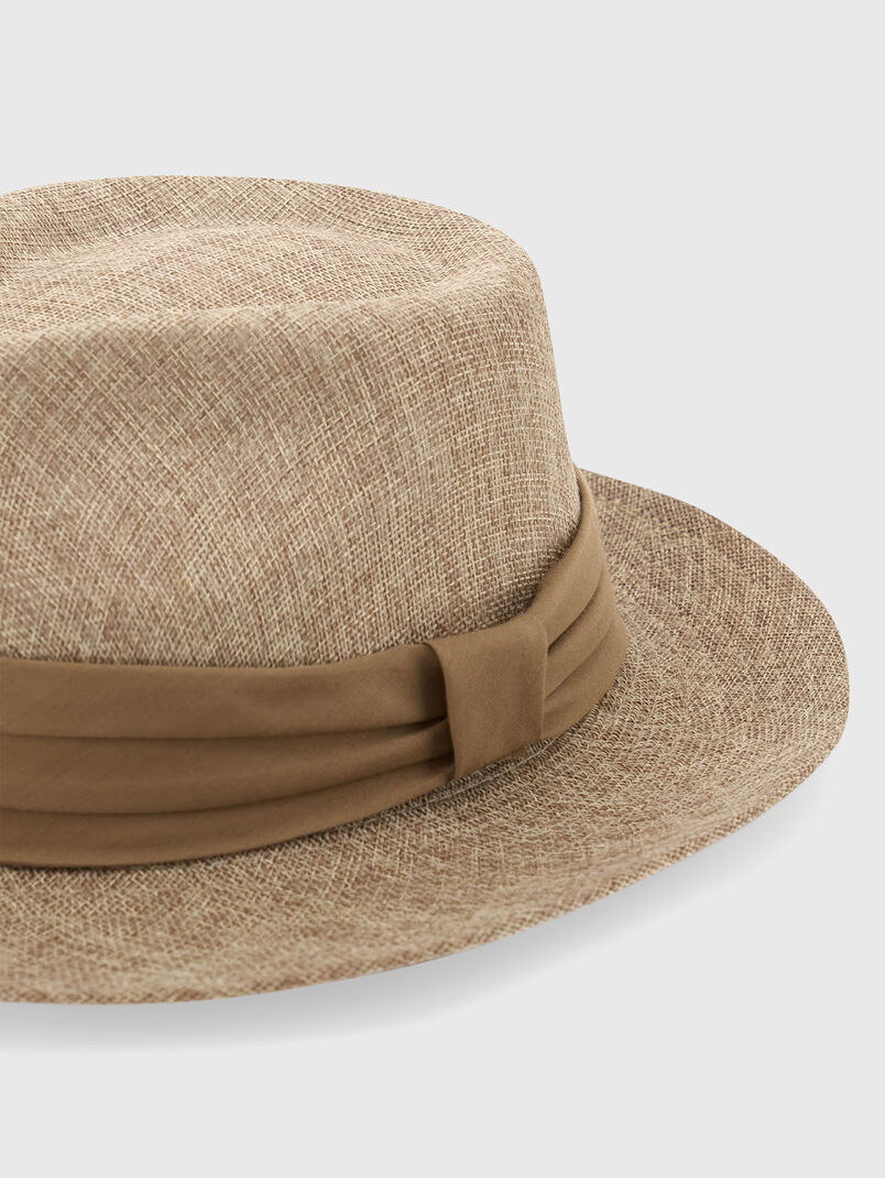 Knitted hat with a brim - 3