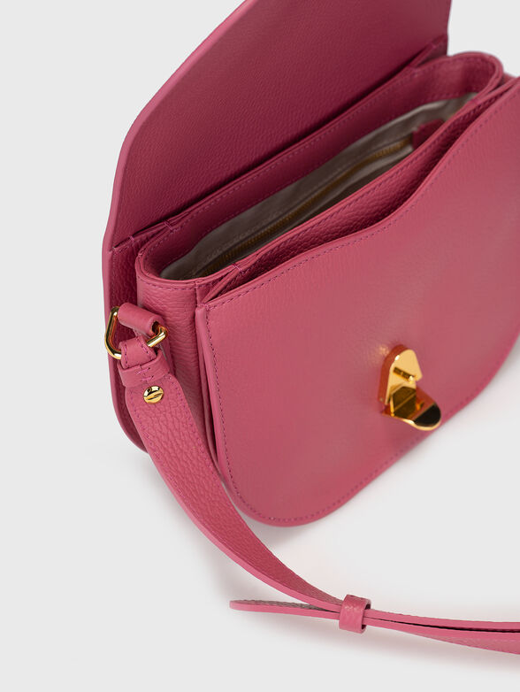 Leather crossbody bag in beige - 6