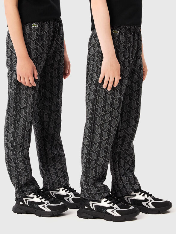 Black sports trousers with geometric pattern - 3