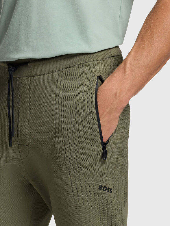 Tracksuit bottoms with jacquard stripes - 3