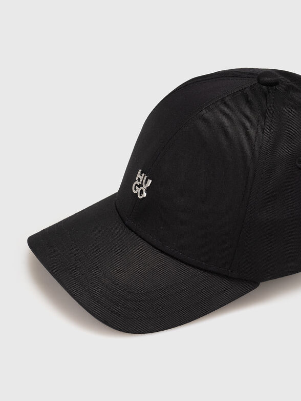Baseball cap with embossed logo - 3