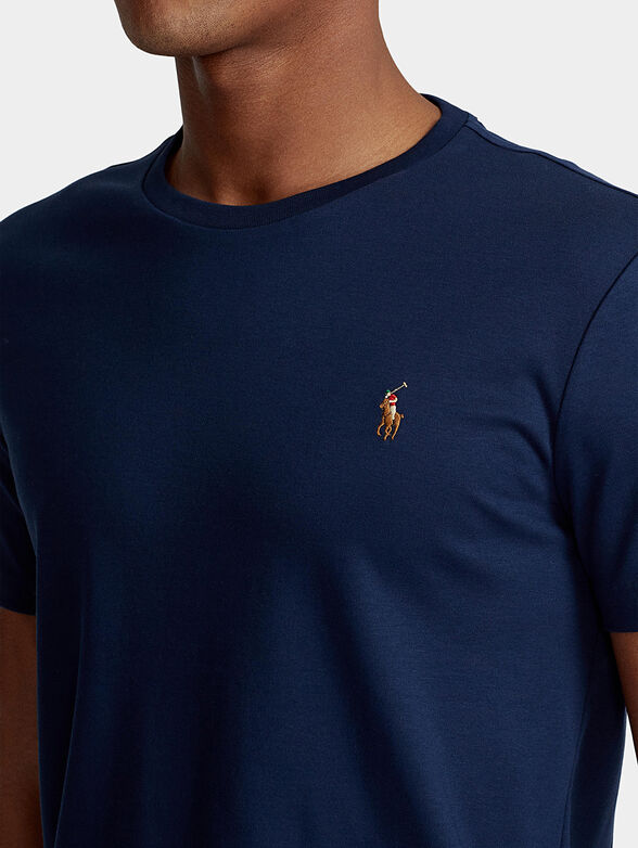 Dark blue t-shirt with colorful logo embroidery - 3