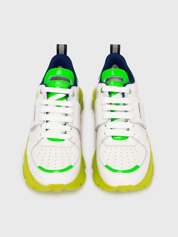 Sports shoes with multicoloured elements - 6