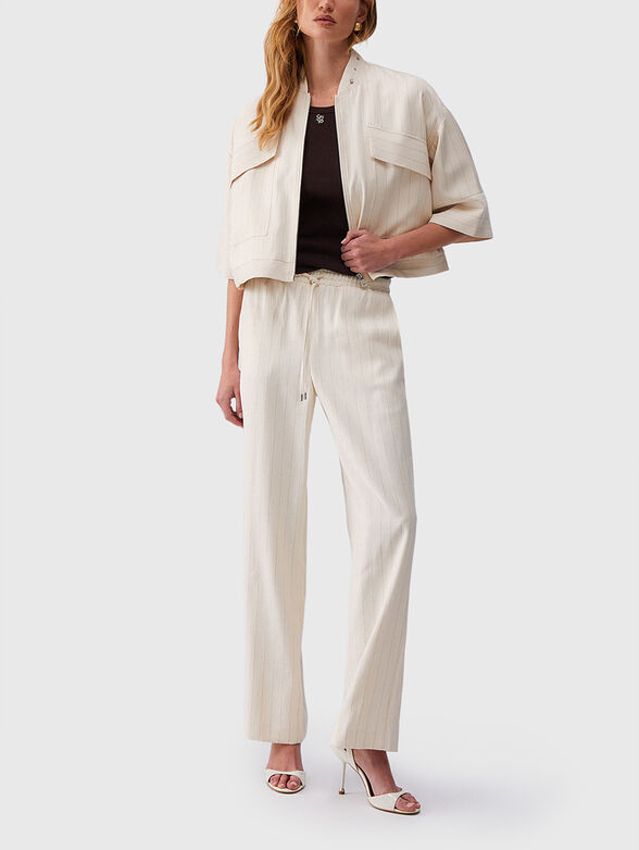 A relaxed fit jacket with accent pockets - 2