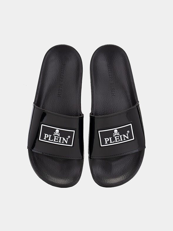 Slides in black with logo detail - 6