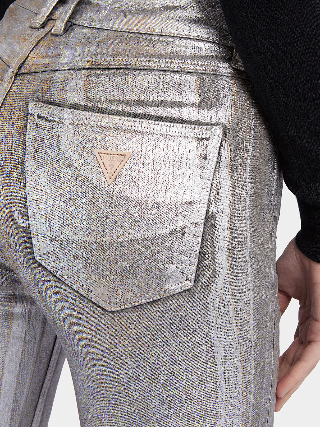 1981 skinny jeans with metallic effect brand GUESS Globalbrandsstore en