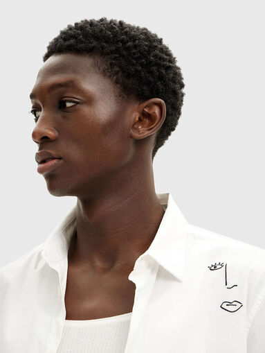 AMADEO shirt with contrast embroideries - 4