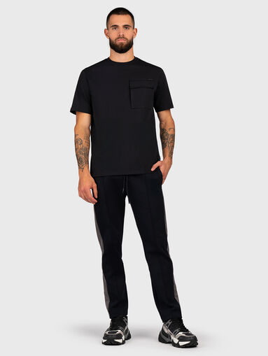 Sports trousers with contrast edging - 5