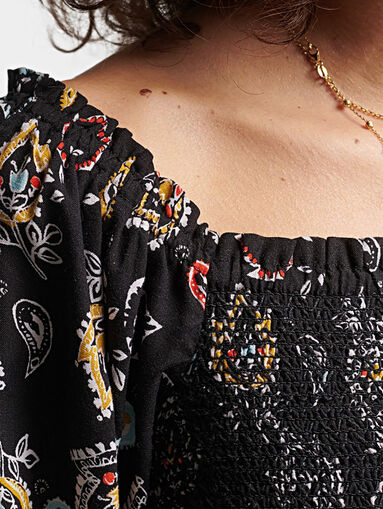 Black blouse with short sleeve - 4