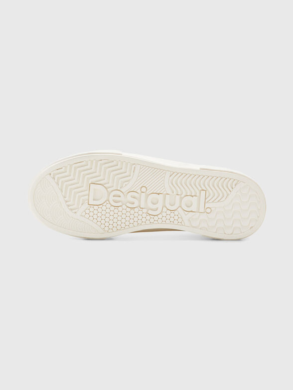 Sneakers with detail - 3