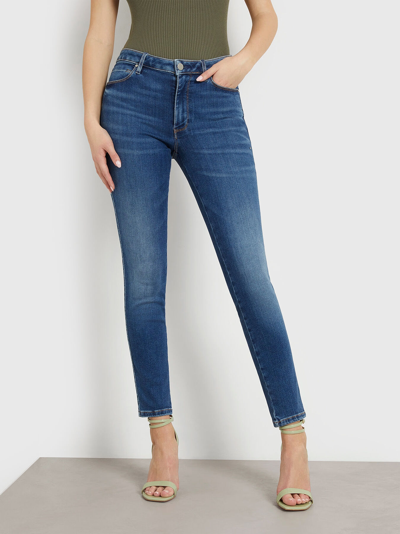 SEXY CURVE skinny jeans brand GUESS Globalbrandsstore en