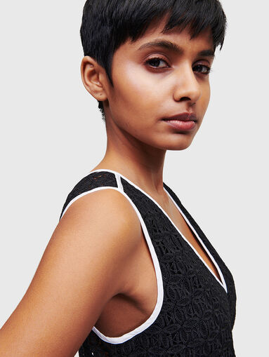 Black lace top with embroidery - 4