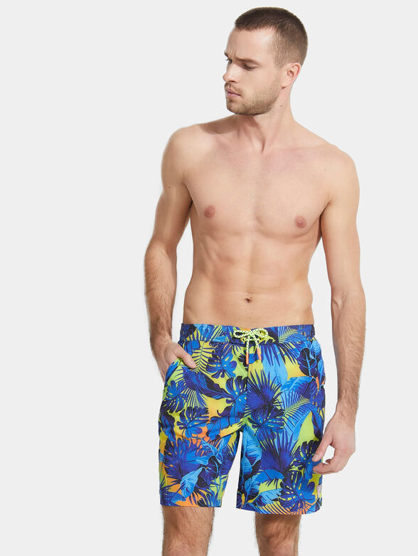 Beach shorts with tropical print - 1