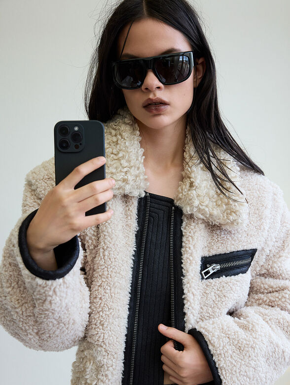 Short fleece jacket with faux leather details - 5