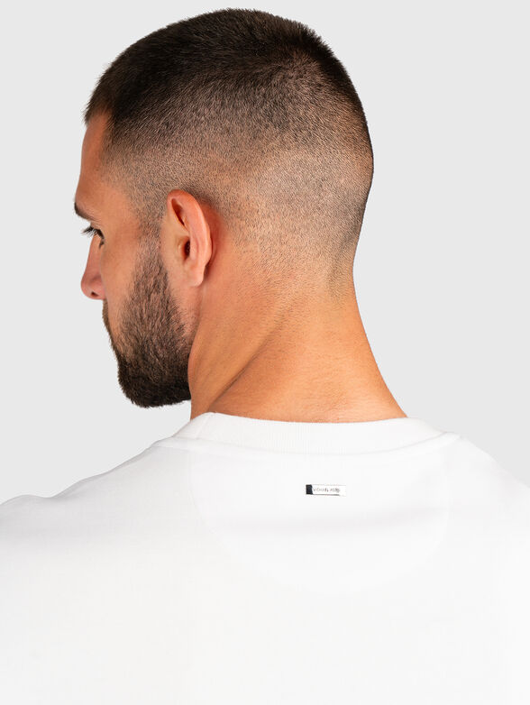 White sweatshirt with embossed logo - 4