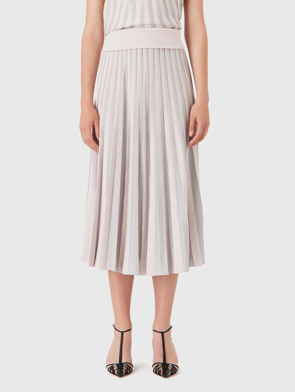 Pleated skirt with slit  - 1