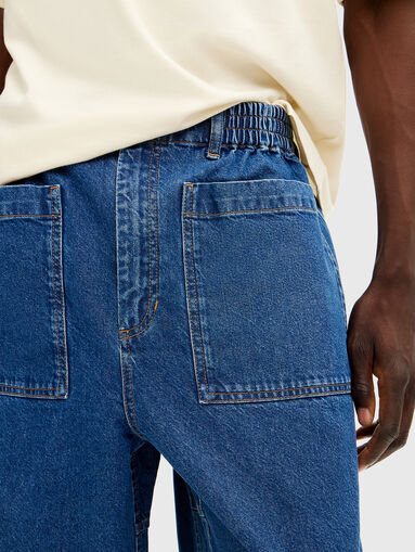 Blue jeans with wide legs - 3