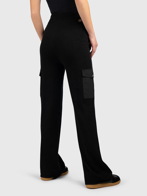 Sports pants with cargo pockets - 2
