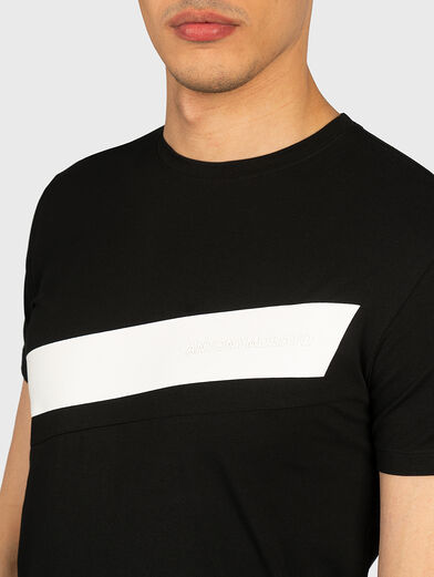 Black t-shirt with contrasting stripe - 2