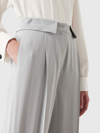 Trousers with high waist and wide legs - 3