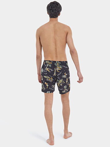 Black beach shorts with Hawaiian print - 4