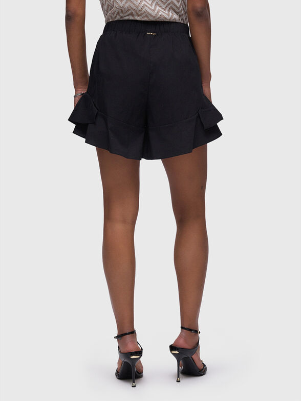 Shorts with ruffles - 2