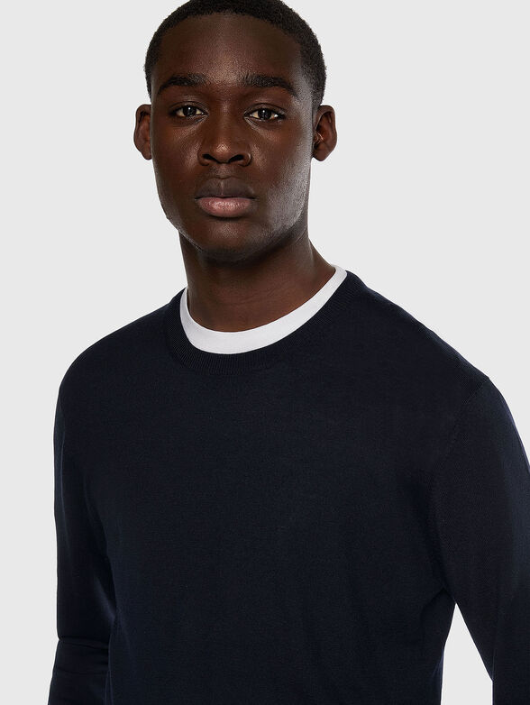 Wool sweater in dark blue - 4
