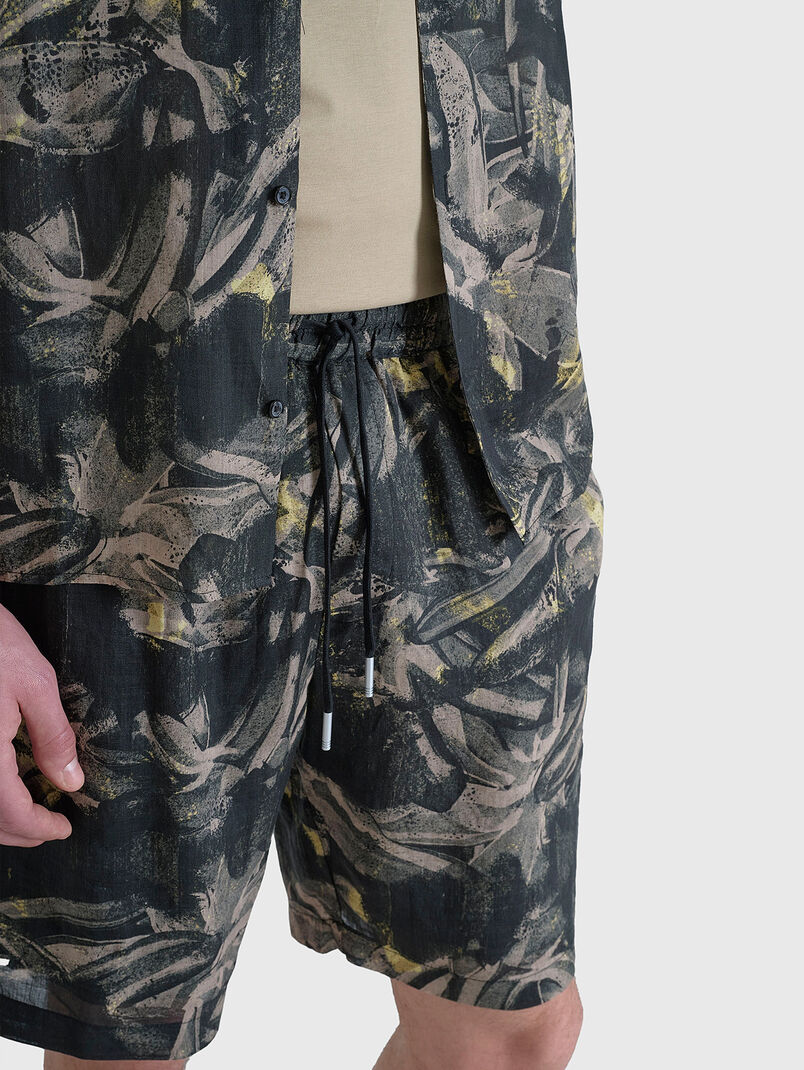 Shorts with abstract print - 3