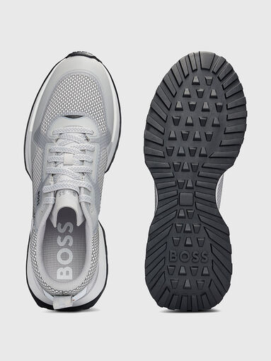 Sports shoes with logo - 5