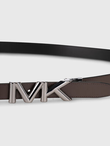 Logo accent reversible belt in leather  - 4