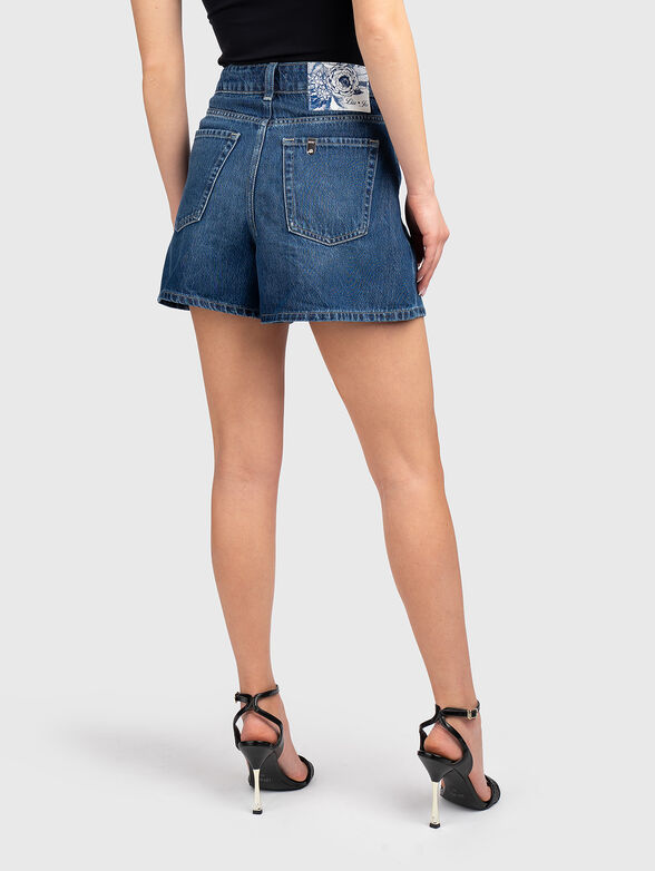 High-waisted denim shorts - 2