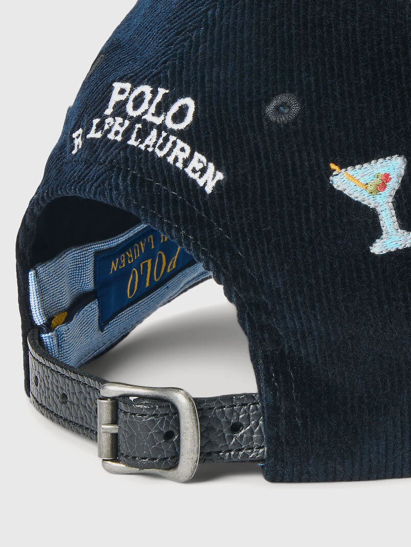 Hat with embroidered logo - 3